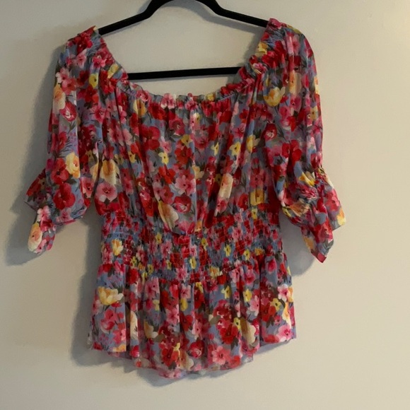 Feminine blouse - Picture 7 of 12